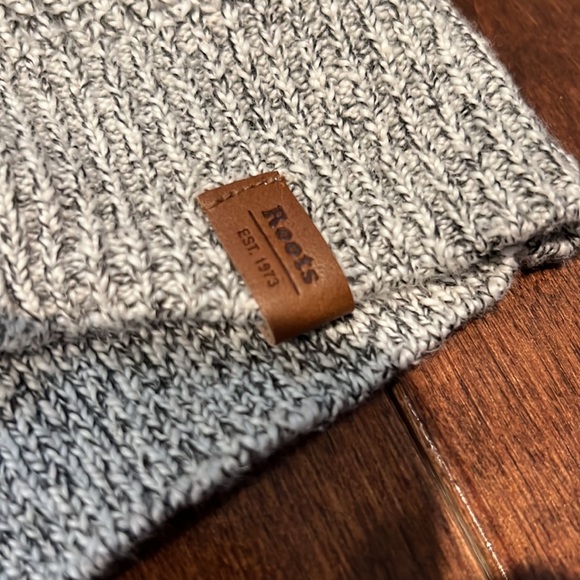 ROOTS SNOWY FOX PULL OVER - Picture 4 of 5